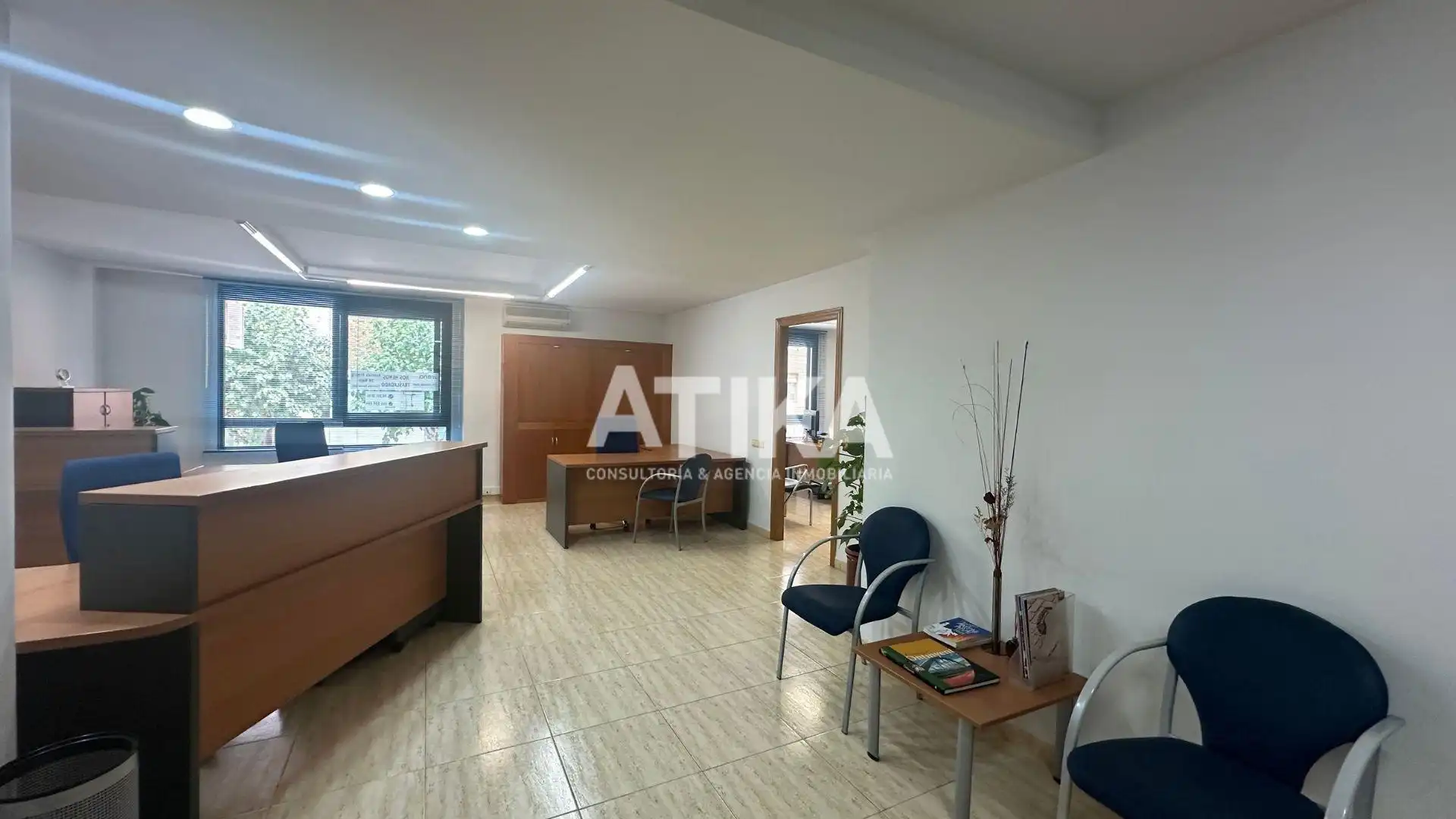 Locale commerciale in vendita a Sant Josep - Zona Hospital, imagen 3