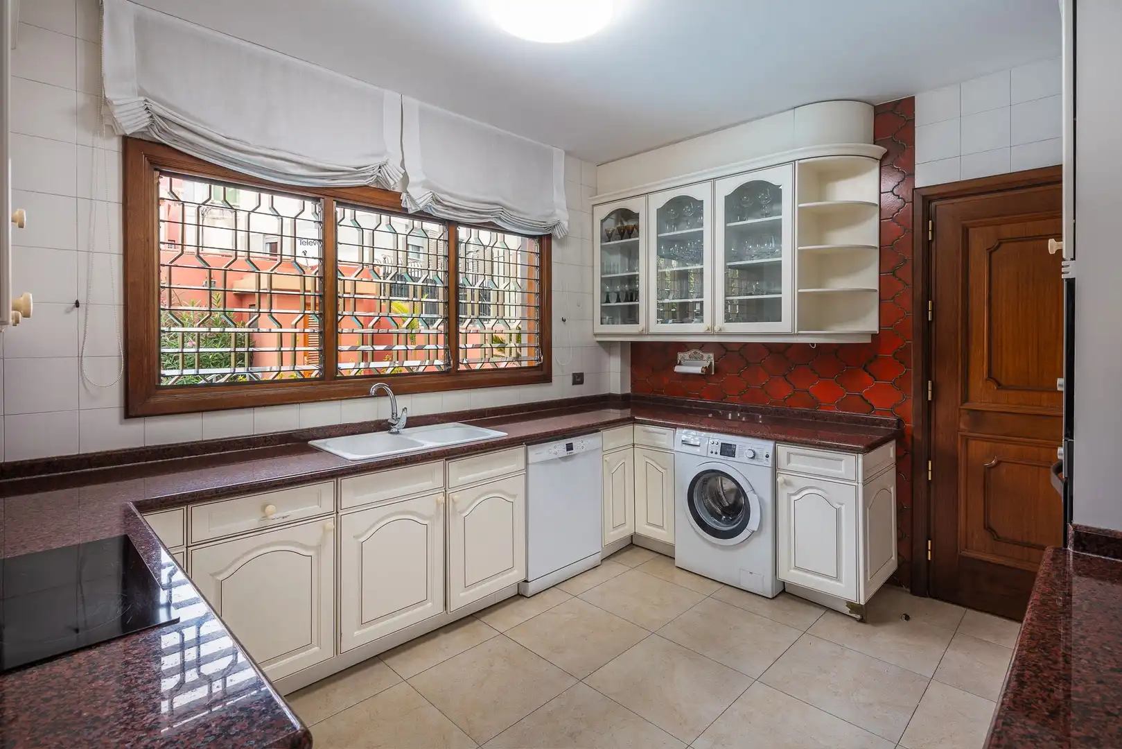 Cuina de Casa o xalet en venda en Las Palmas de Gran Canaria amb Aire condicionat, Jardí privat i Terrassa