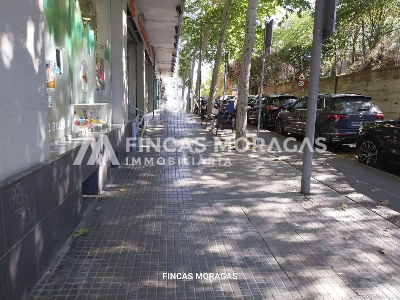 Vista exterior de Garatge en venda en Sant Cugat del Vallès amb Alarma