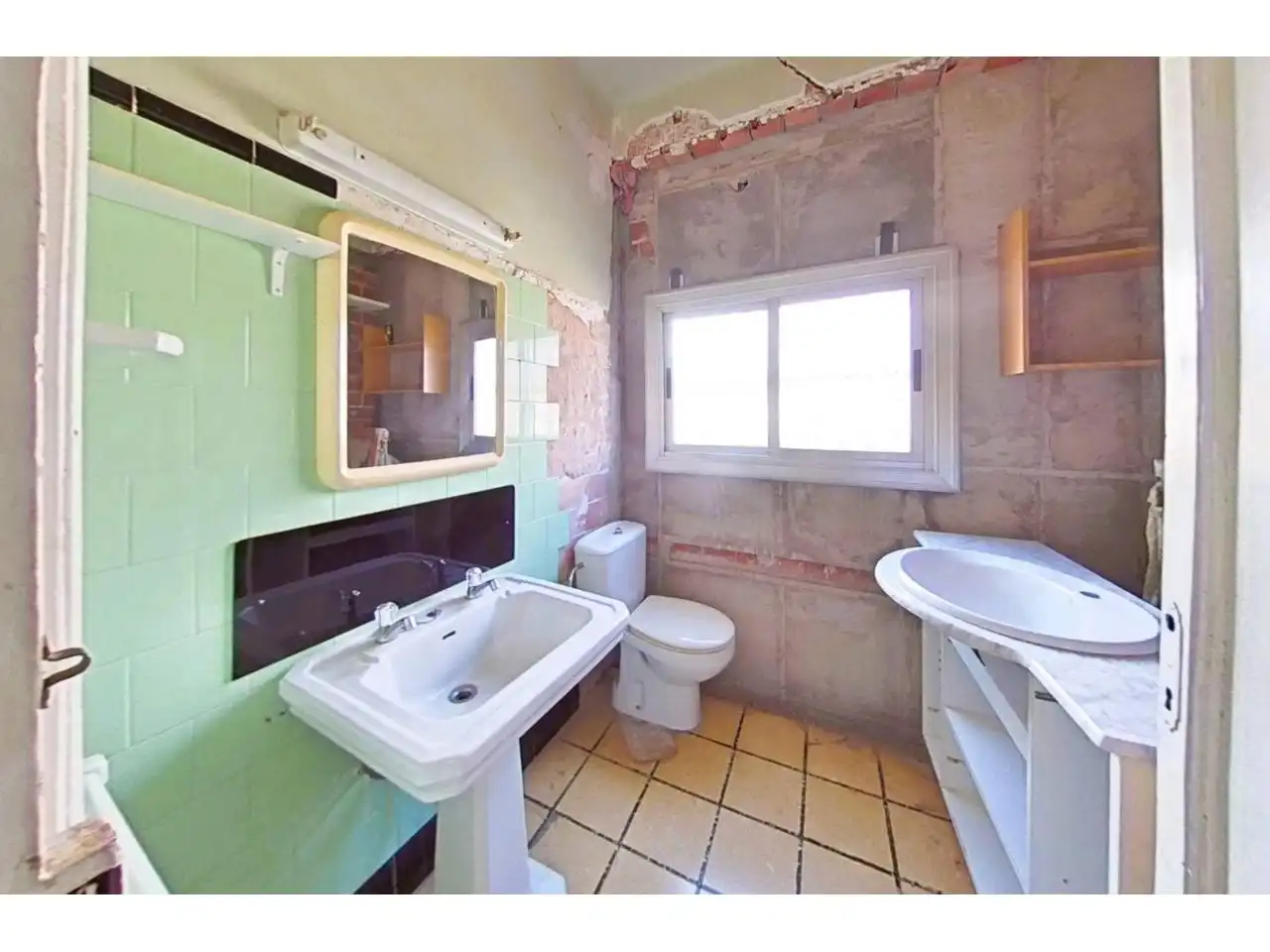 Bathroom of Houses for sale in Viladecans