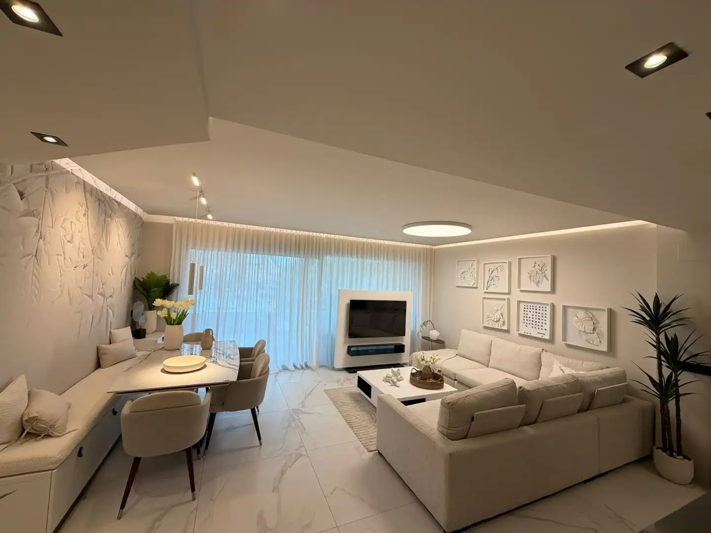 Sala d'estar de Apartament de lloguer en Marbella amb Aire condicionat, Terrassa i Piscina