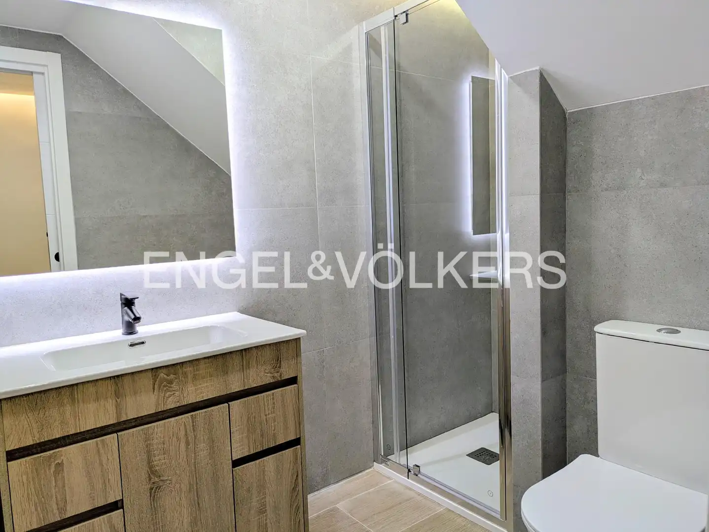 Bathroom of Flat for sale in Barcelona  with Air Conditioner and Heating