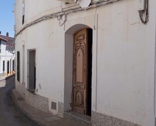 Vista exterior de Pis en venda en Medina de las Torres amb Balcó