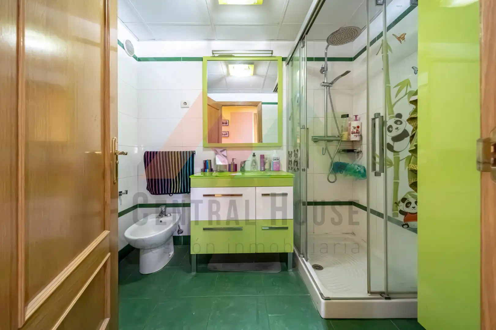 Bathroom of Flat for sale in Leganés  with Air Conditioner, Heating and Parquet flooring
