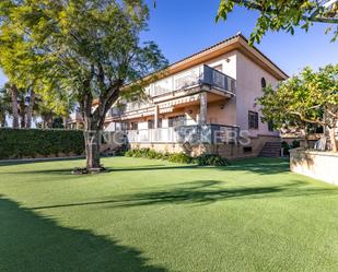 Vista exterior de Casa o xalet en venda en Montgat amb Aire condicionat, Calefacció i Jardí privat