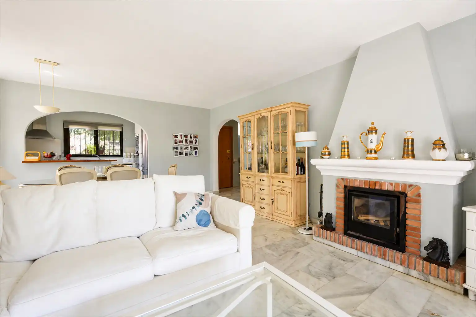 Sala d'estar de Casa o xalet en venda en Mijas amb Aire condicionat, Jardí privat i Terrassa