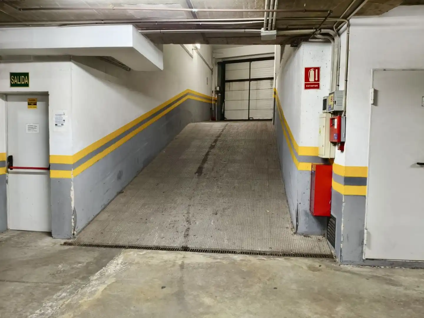 Parkplatz von Wohnung zum Verkauf in Sevilla mit Klimaanlage, Heizung und Terrasse
