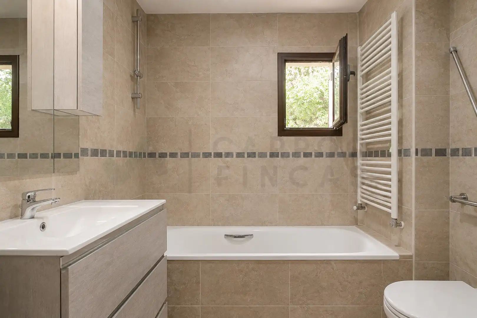 Badezimmer von Haus oder Chalet zum Verkauf in Vallgorguina mit Heizung, Privatgarten und Ofen