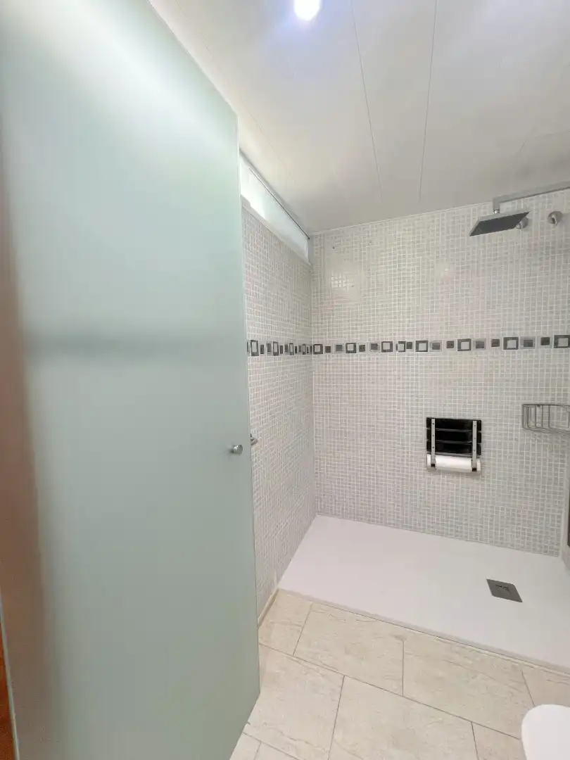 Baño de Piso de alquiler en Mataró con Aire acondicionado, Calefacción y Parquet