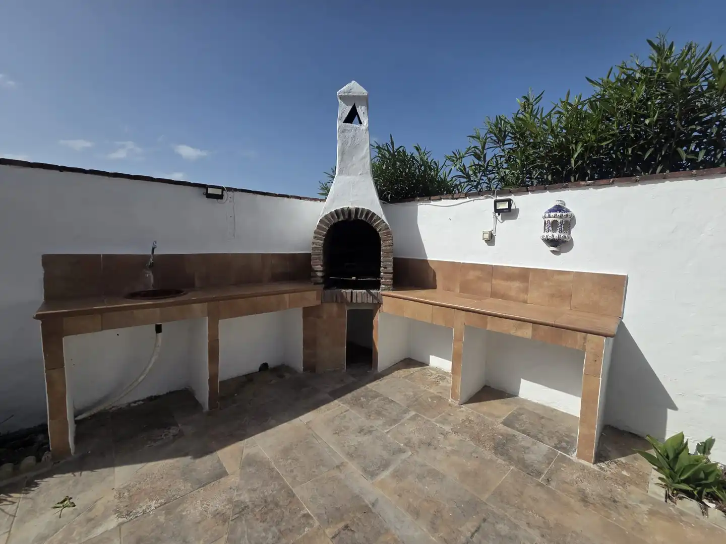 Cuina de Casa o xalet de lloguer en Conil de la Frontera amb Aire condicionat, Jardí privat i Piscina