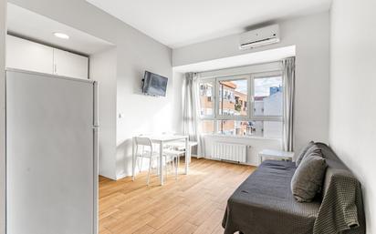 Bedroom of Flat for sale in  Madrid Capital  with Air Conditioner and Heating