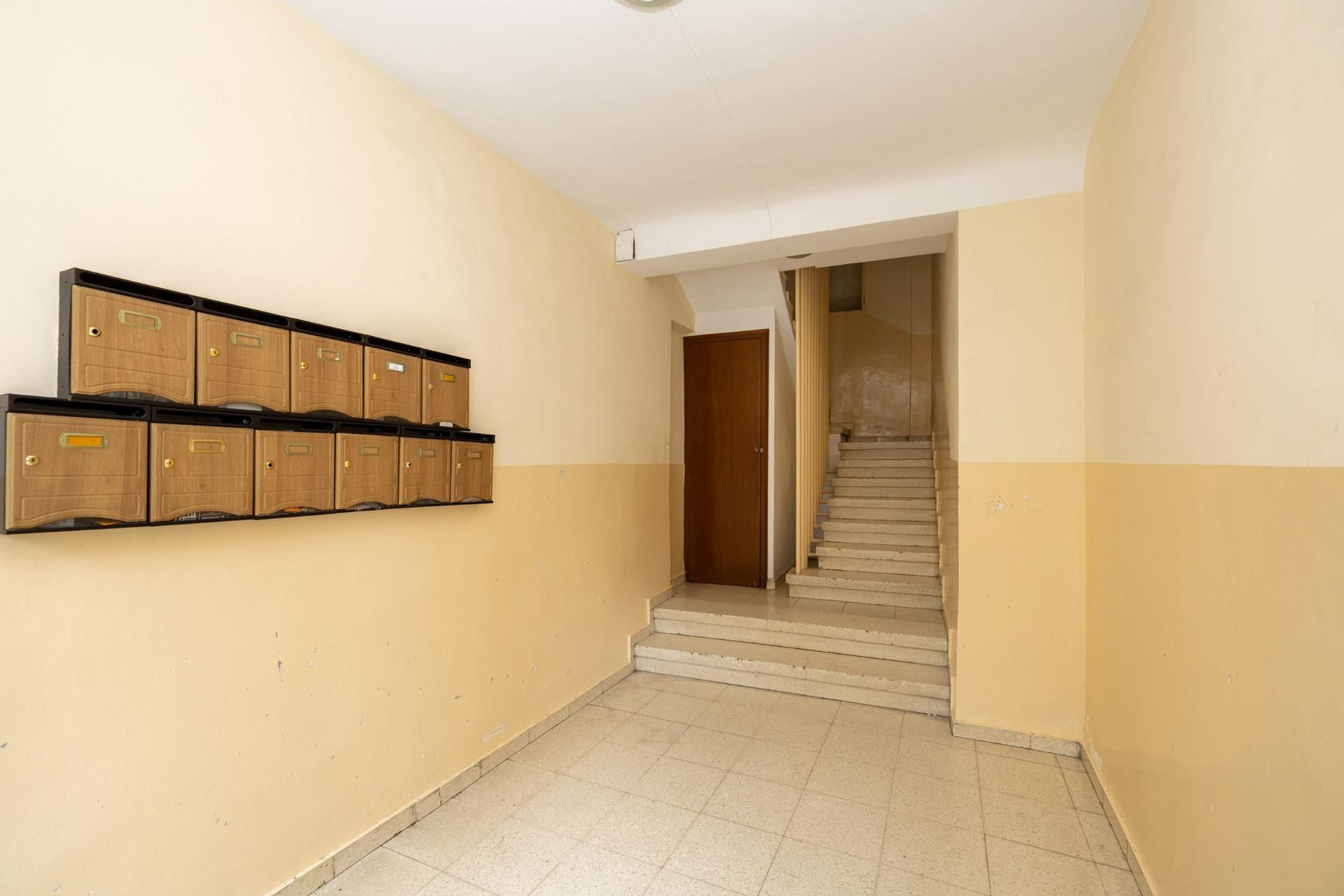 Flat for sale in  Granada Capital  with Balcony