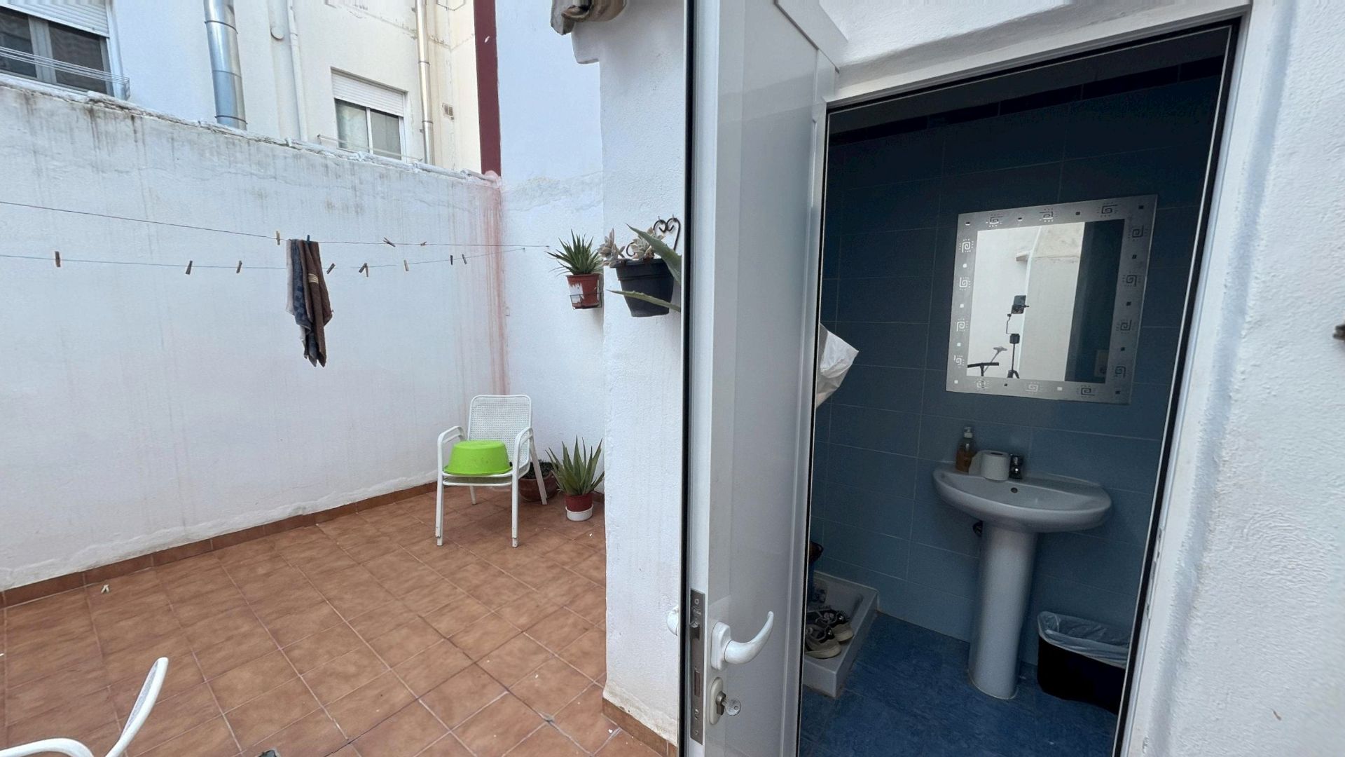 Baño de Casa adosada en venta en Requena con Calefacción, Terraza y Amueblado