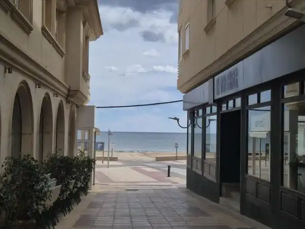 Vista exterior de Local en venta en El Campello con Terraza