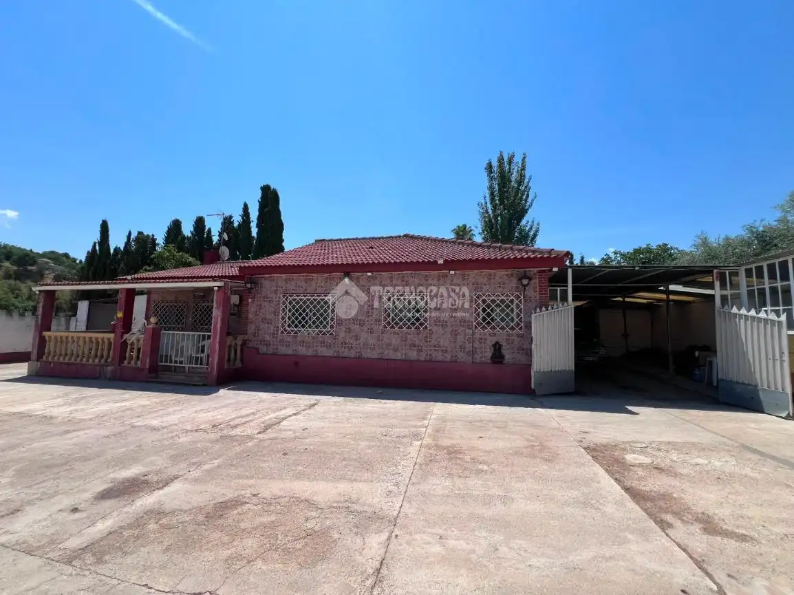 Vista exterior de Finca rústica en venda en Jaén amb Aire condicionat