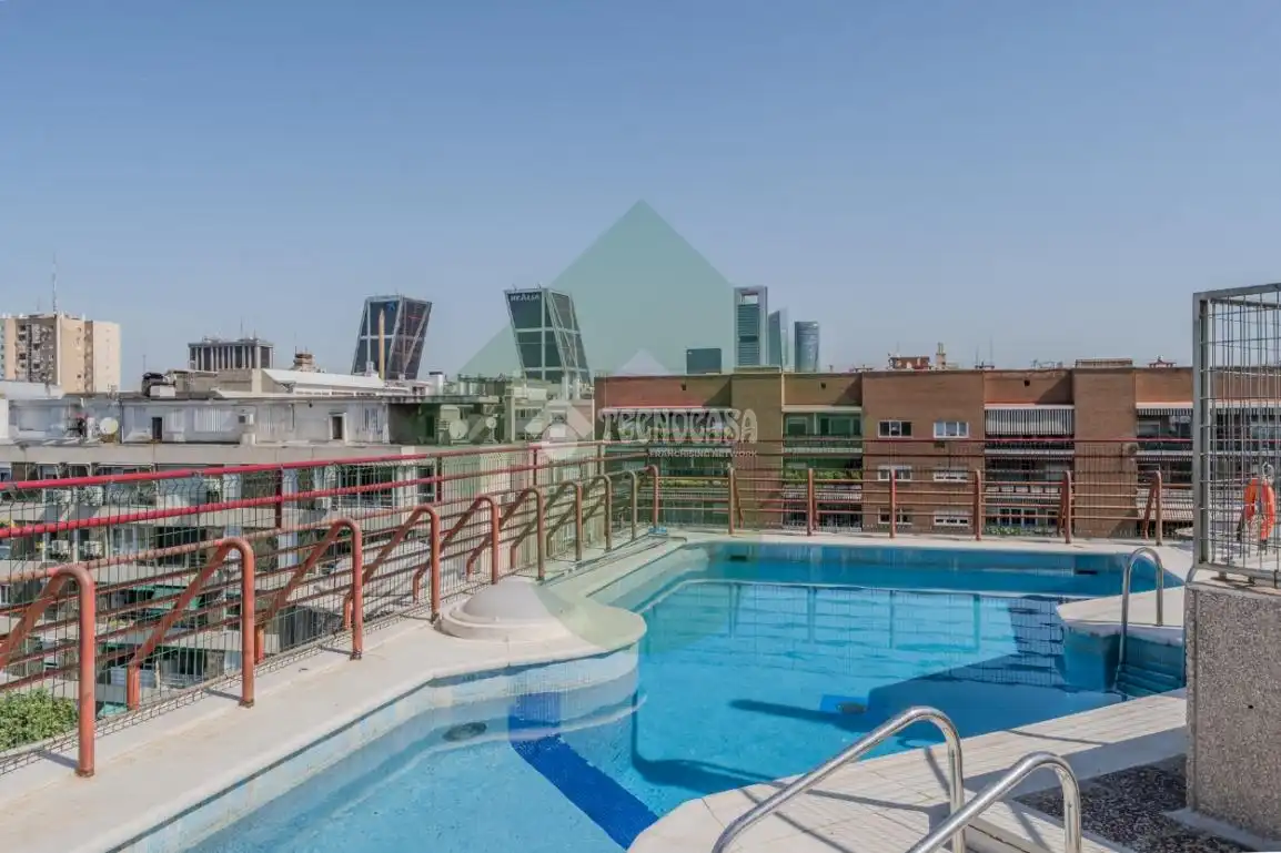 Piscina de Piso en venta en Madrid