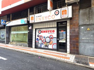 Locale commerciale in affitto a Calle Montevideo