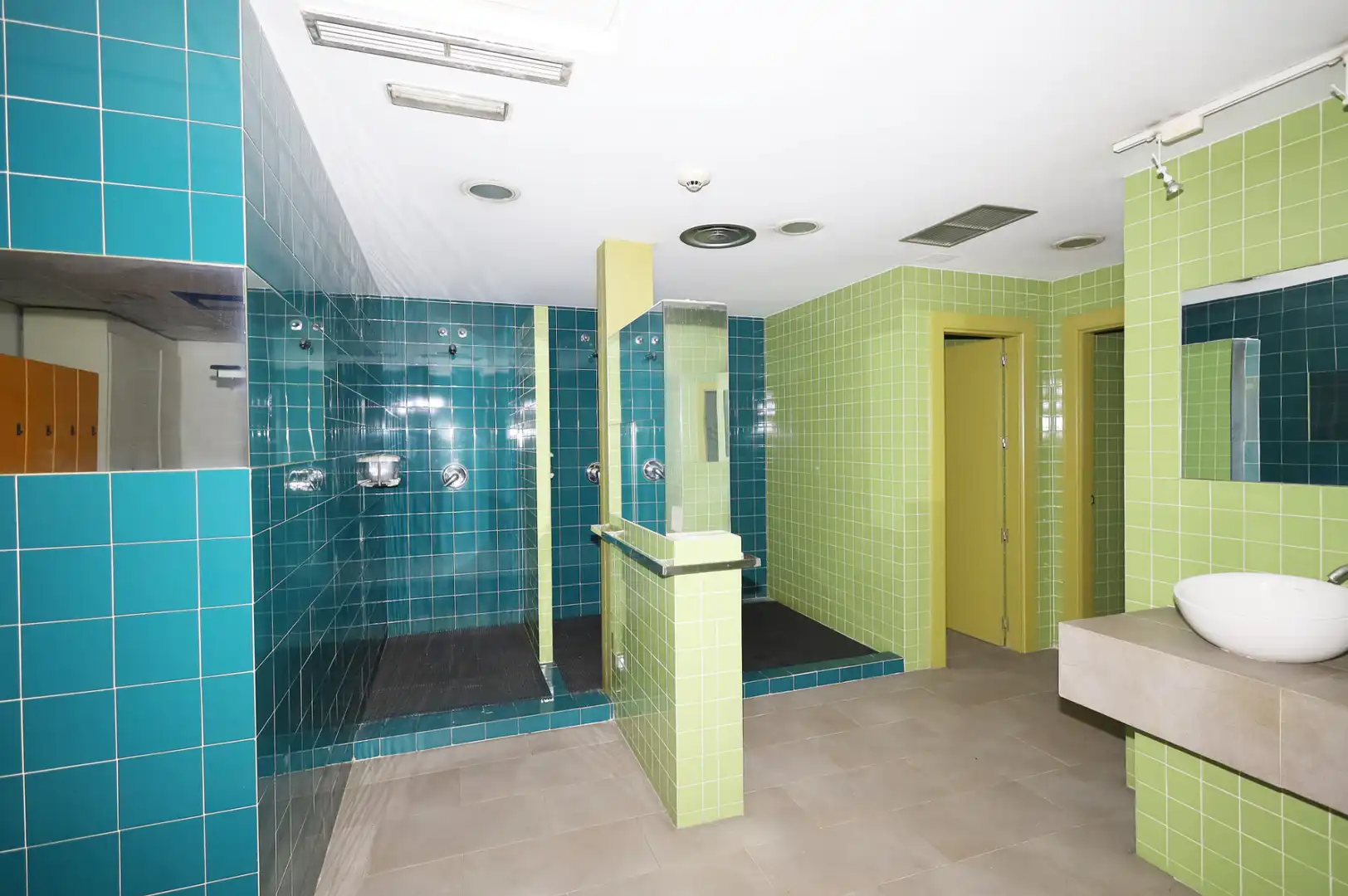 Badezimmer von Geschaftsraum zur Miete in Madrid mit Klimaanlage, Heizung und Möbliert