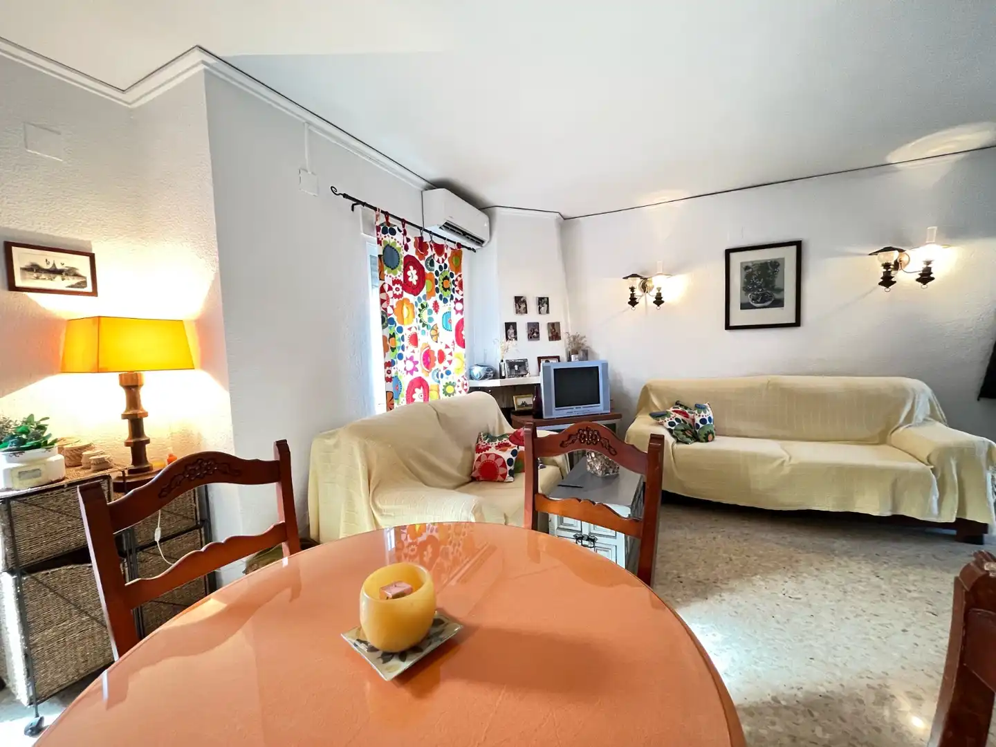 Sala de estar de Casa adosada en venta en Dénia con Aire acondicionado, Terraza y Piscina
