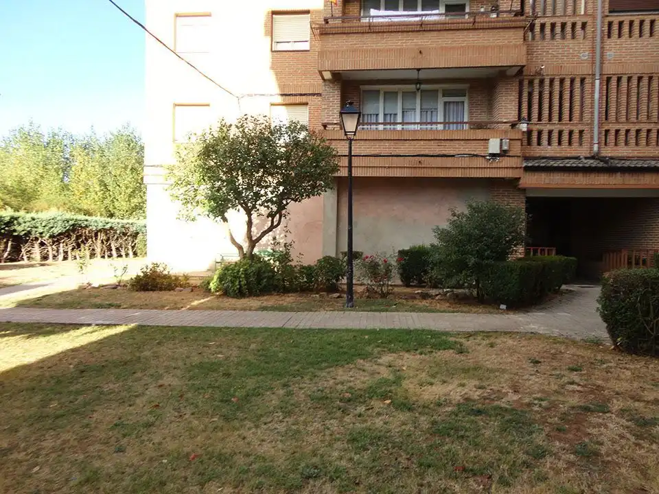 Vista exterior de Piso en venta en Salas de los Infantes con Calefacción, Terraza y Amueblado