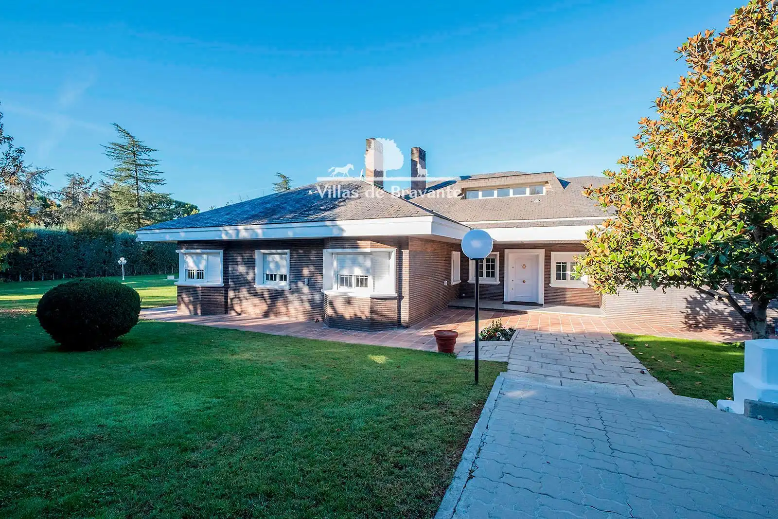 Vista exterior de Casa o xalet en venda en Pozuelo de Alarcón amb Aire condicionat, Calefacció i Parquet