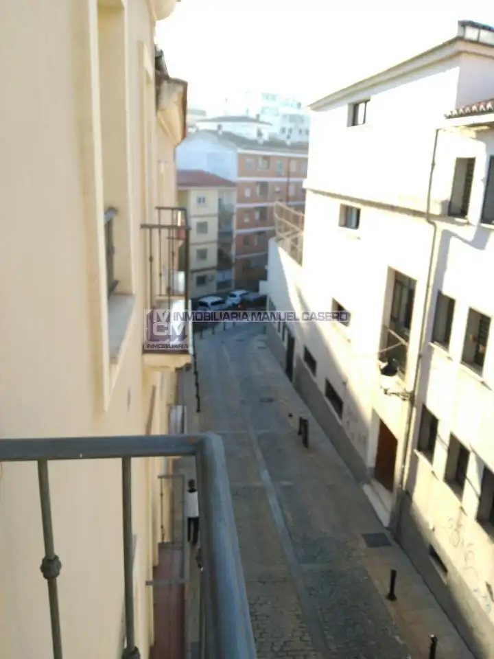 Vista exterior de Dúplex en venta en Cáceres con Calefacción, Amueblado y Balcón
