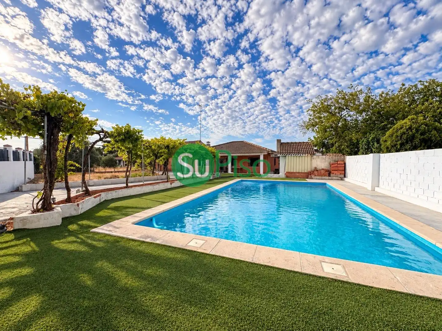 House with pool for sale in Calle Pinos 18