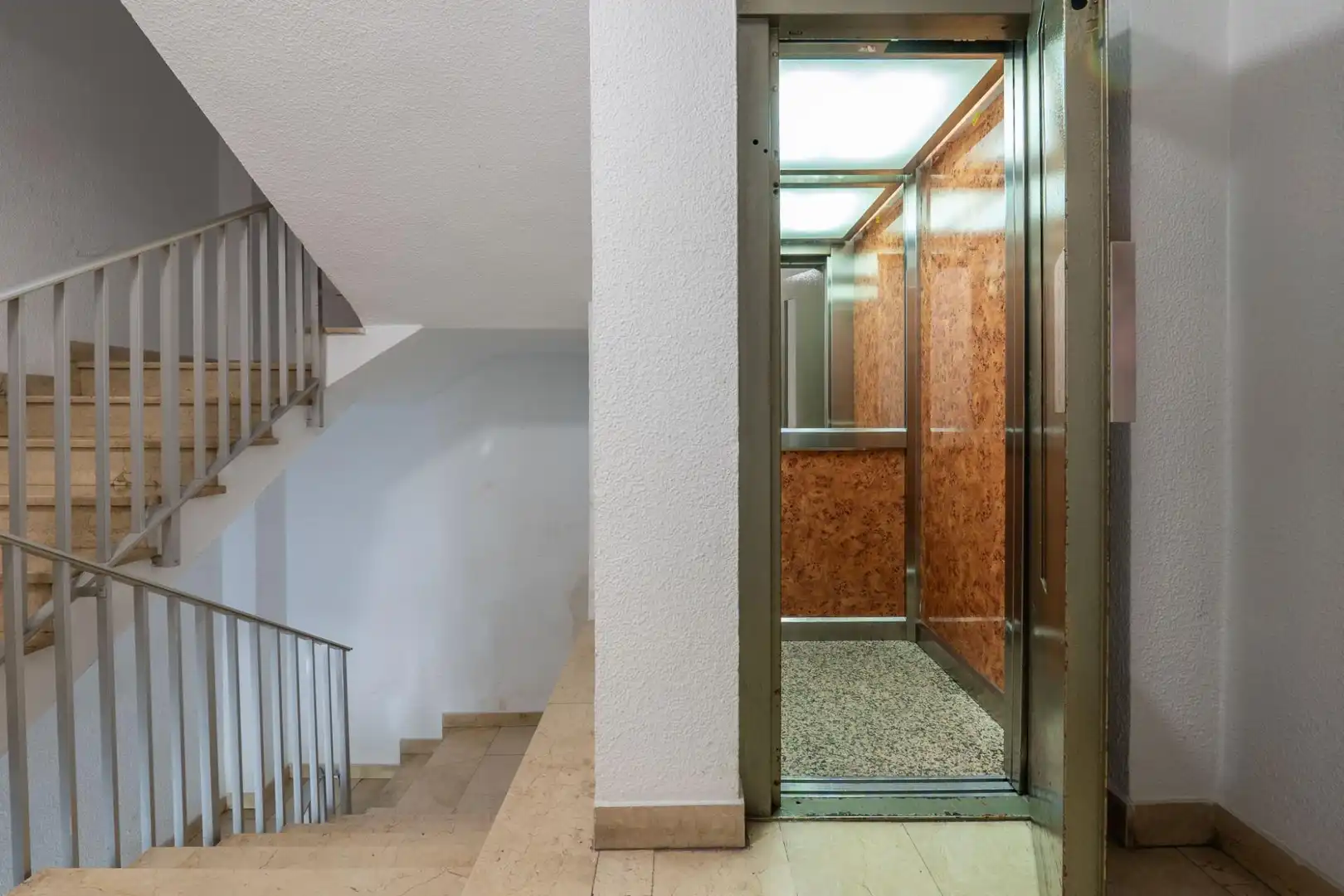 Flat for sale in Granada  with Air Conditioner and Heating