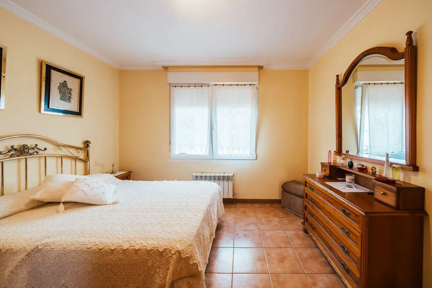 Schlafzimmer von Country house zum Verkauf in Muskiz mit Privatgarten, Terrasse und Balkon