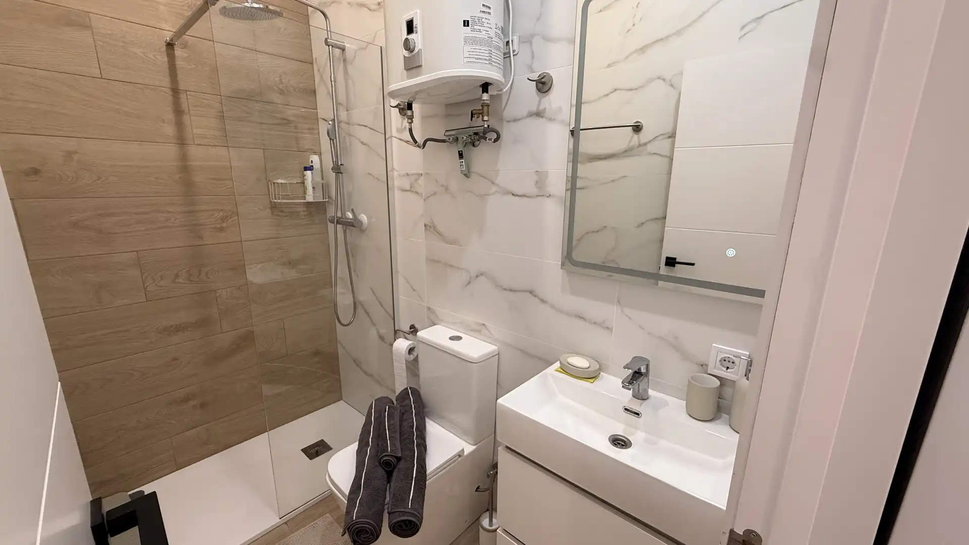 Bany de Apartament en venda en Benidorm amb Aire condicionat, Calefacció i Jardí privat