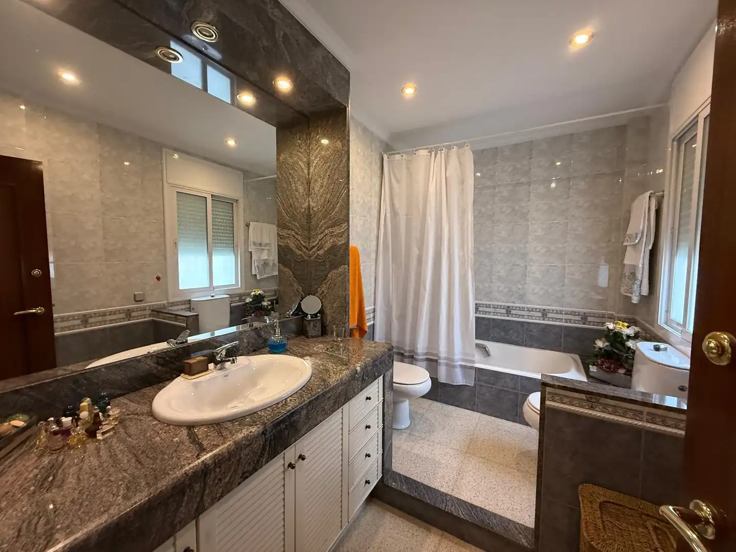 Badezimmer von Haus oder Chalet zum Verkauf in Santa Coloma de Gramenet mit Klimaanlage, Heizung und Terrasse