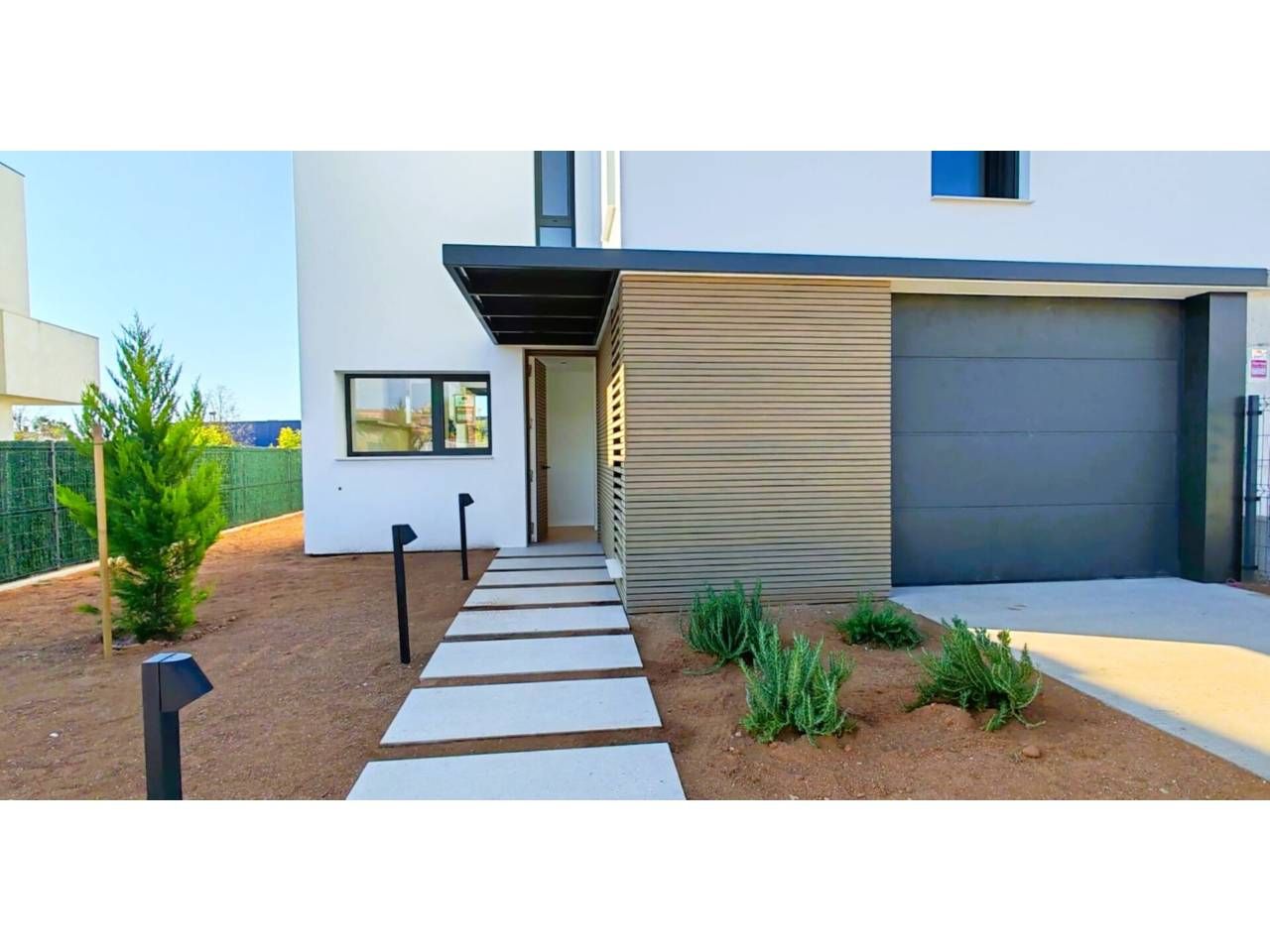 Exterior view of House or chalet for sale in Figueres  with Air Conditioner, Private garden and Parquet flooring