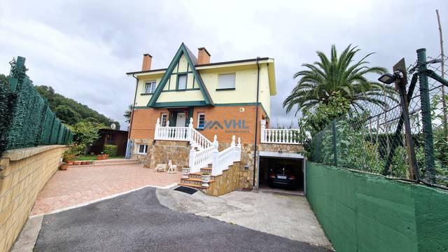 Casa-chalet en Venta en Barrio Sámano-Monteale en Sámano