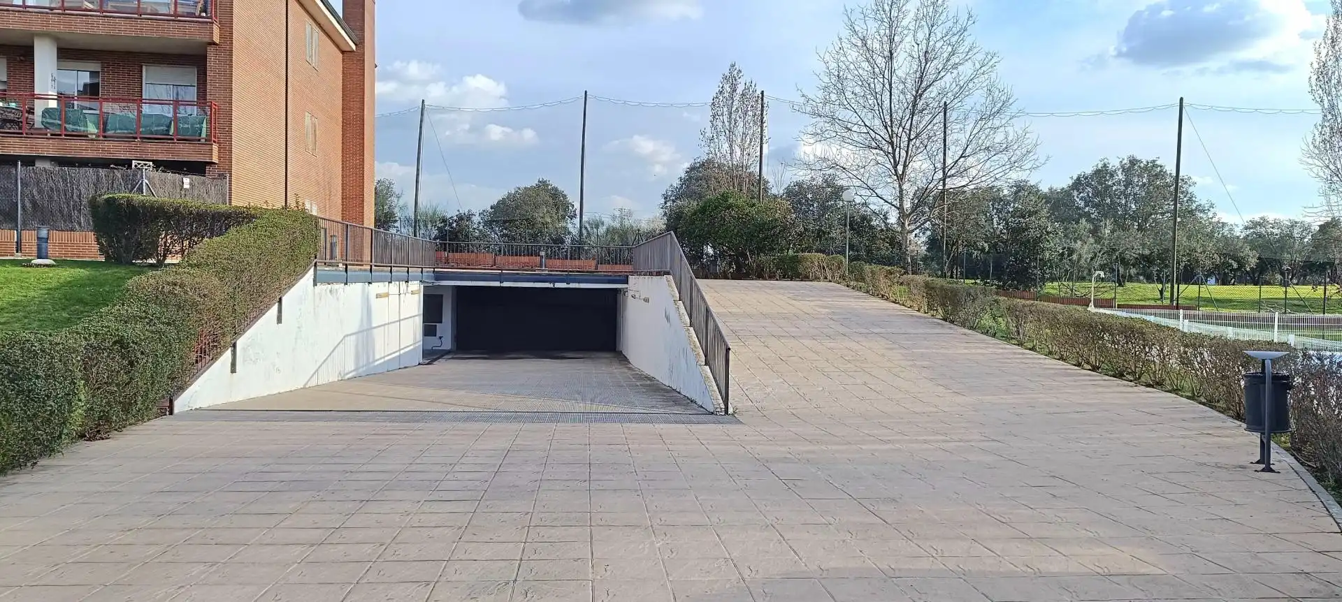 Aparcament de Pis en venda en Las Rozas de Madrid amb Calefacció, Terrassa i Piscina comunitària