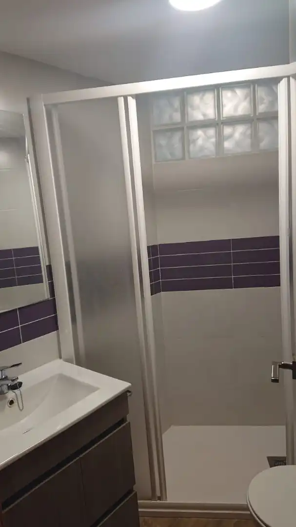 Badezimmer von Wohnung zur Miete in Jaén mit Klimaanlage, Heizung und Möbliert