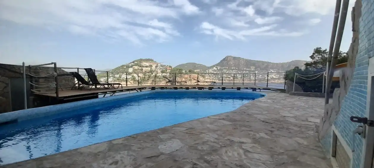 Schwimmbecken von Wohnungen zum Verkauf in Andratx