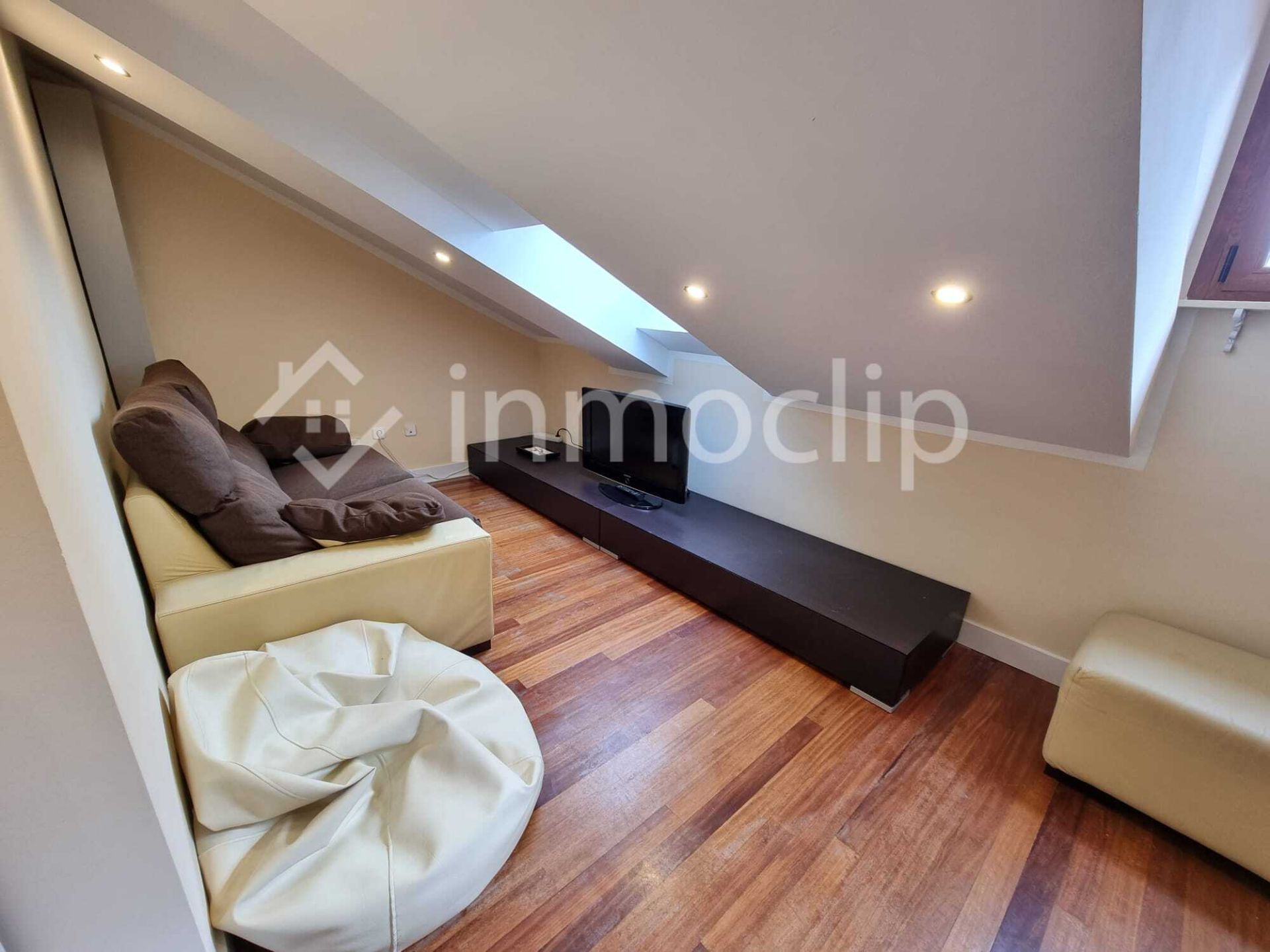 Flat for sale in Salamanca Capital  with Air Conditioner and Heating