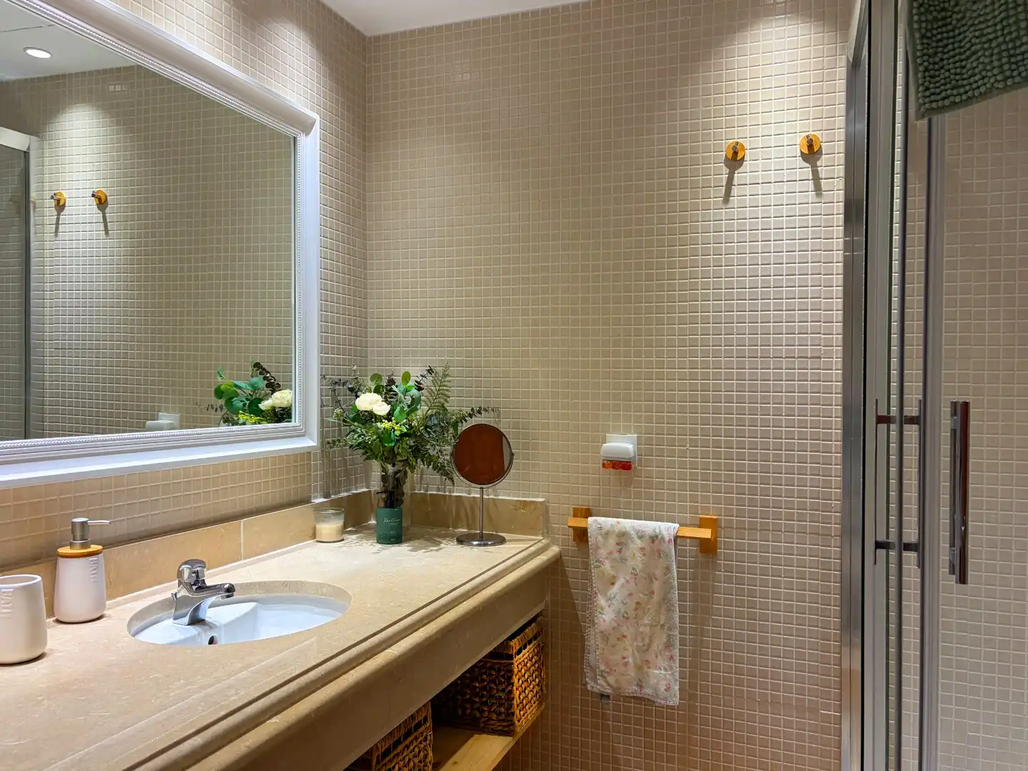 Badezimmer von Wohnung zum Verkauf in Estepona mit Klimaanlage, Terrasse und Abstellraum