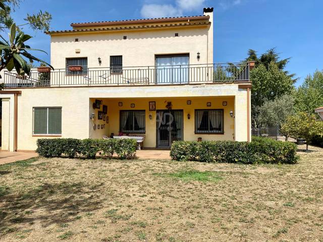 Casa-chalet en Venta en Nucli Urbà