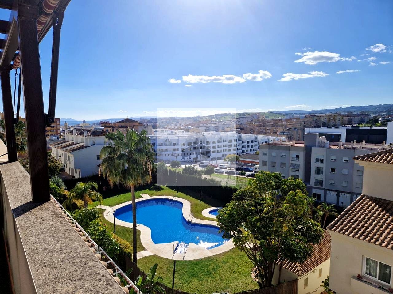 Vista exterior de Dúplex en venda en Estepona amb Aire condicionat, Terrassa i Traster