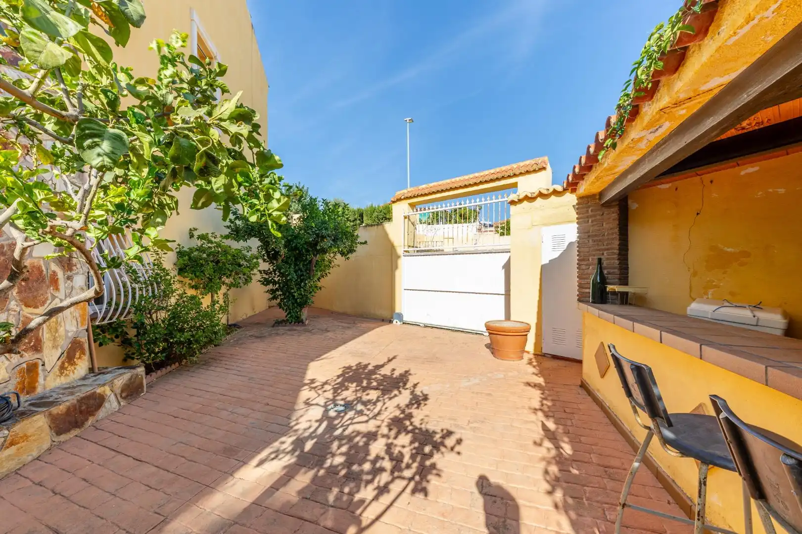 Casa aparellada amb terrassa en venda a Calle Calle Mistral, imagen 33