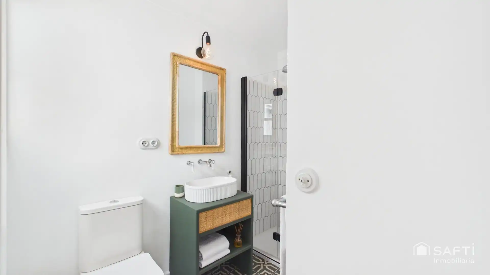 Bathroom of Flat for sale in Sóller