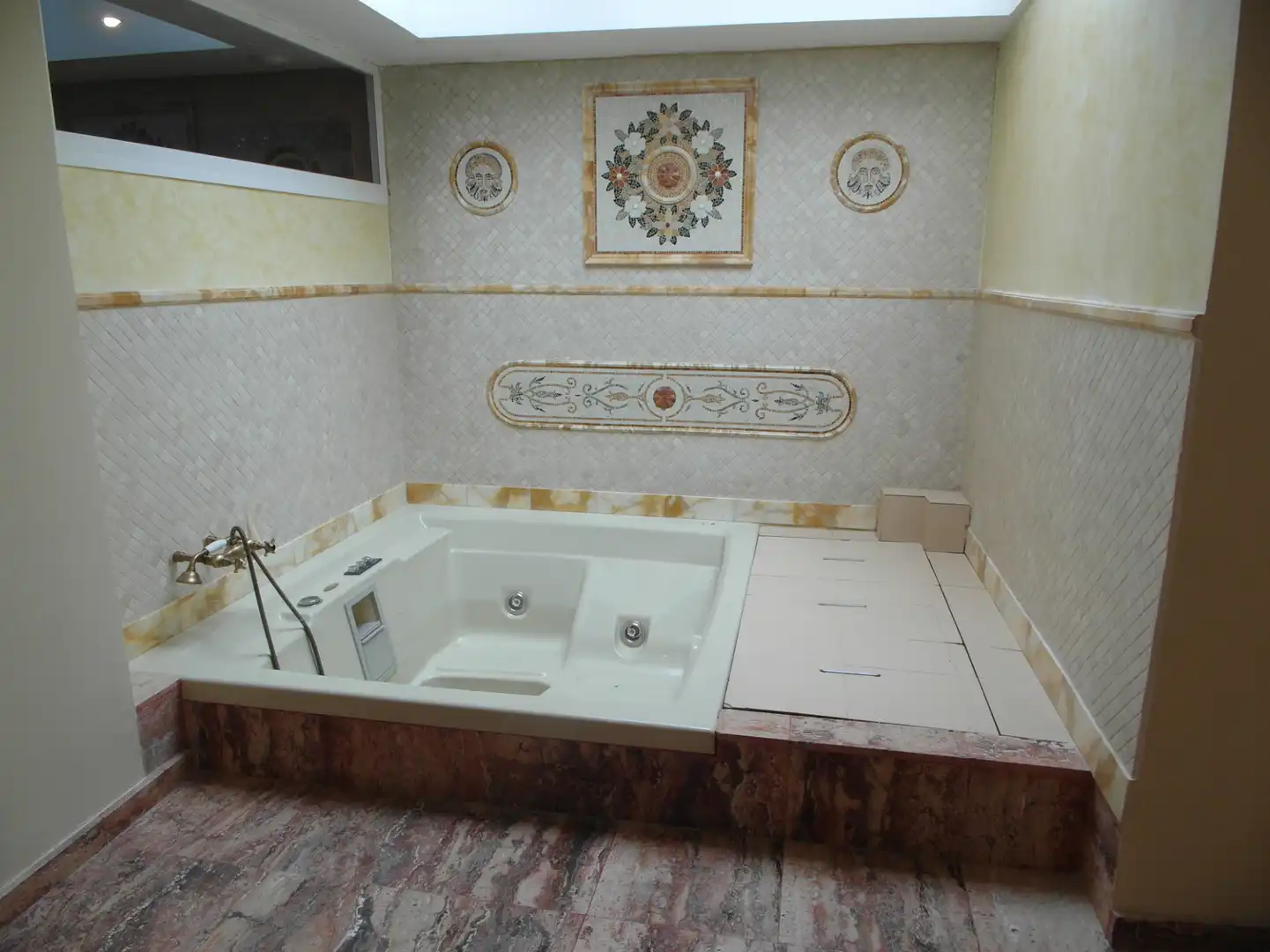 Baño de Casa adosada en venta en Madrid con Aire acondicionado, Calefacción y Jardín privado