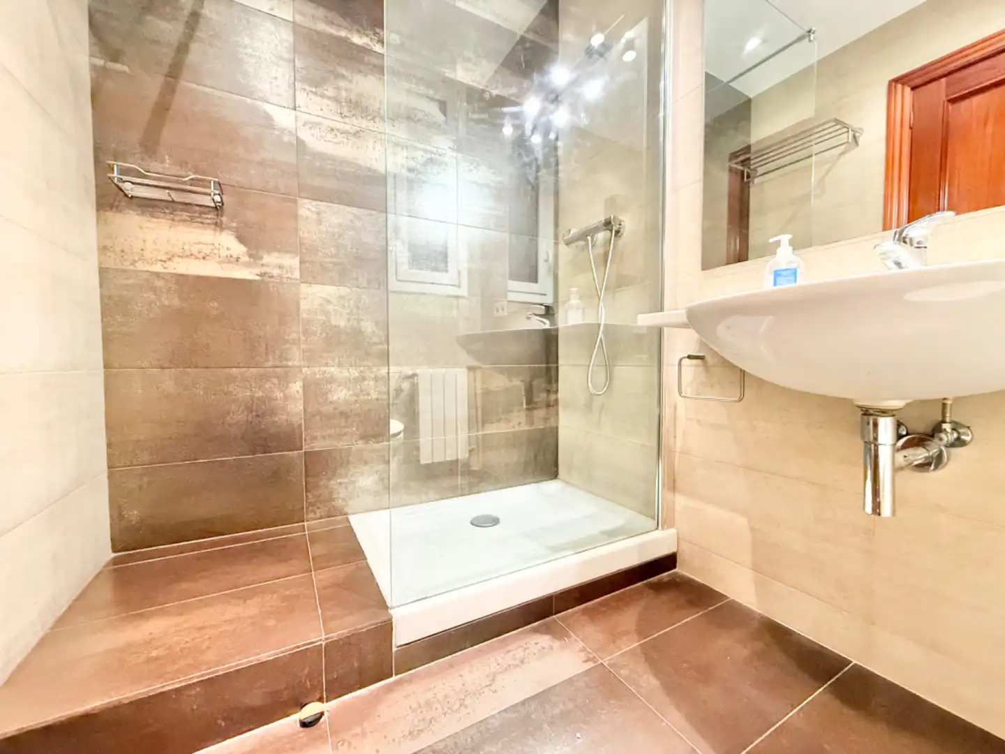 Bathroom of Flat for sale in Sant Just Desvern  with Air Conditioner, Heating and Parquet flooring