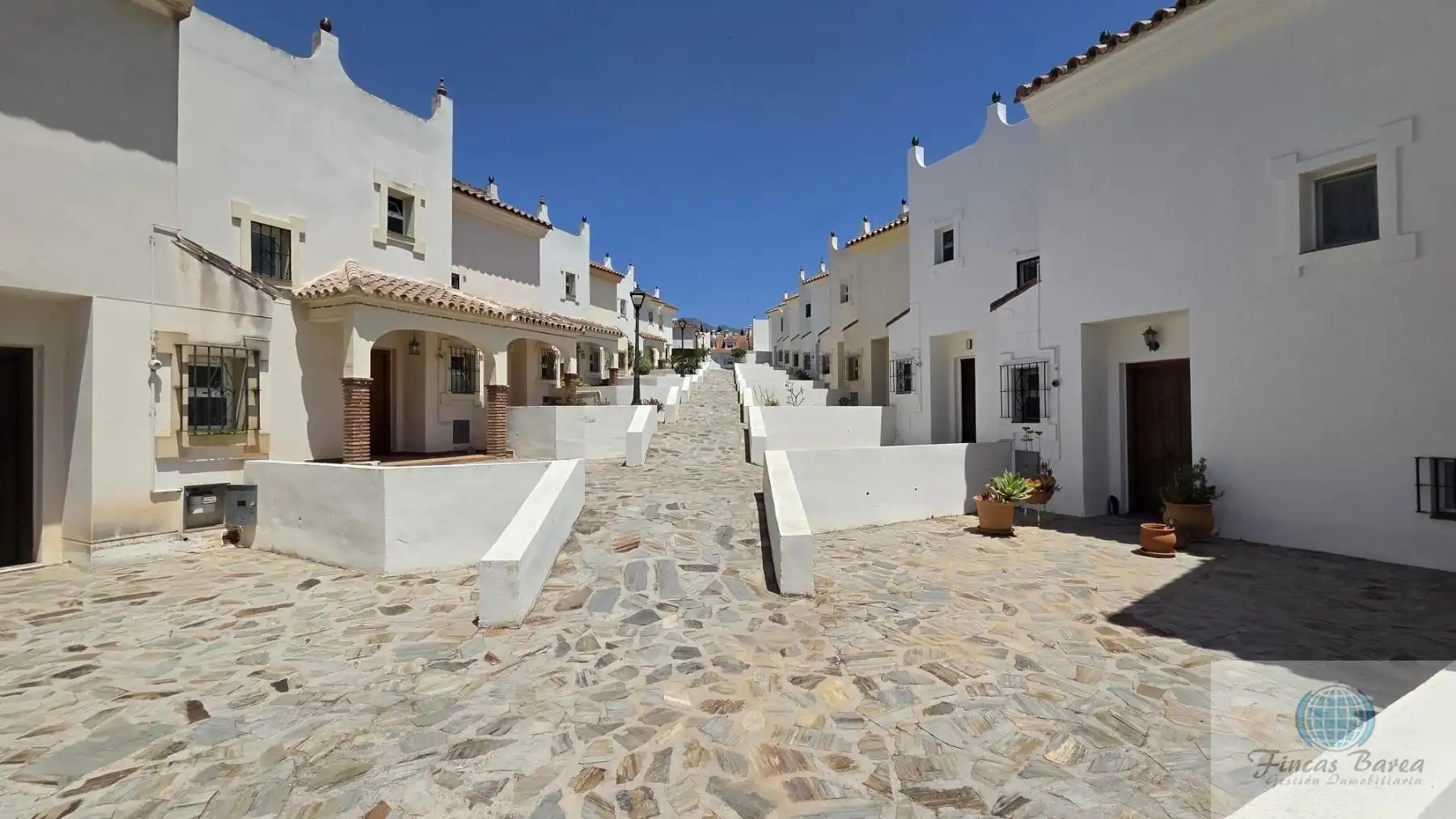 Vista exterior de Casa o xalet en venda en Mijas amb Aire condicionat, Terrassa i Traster