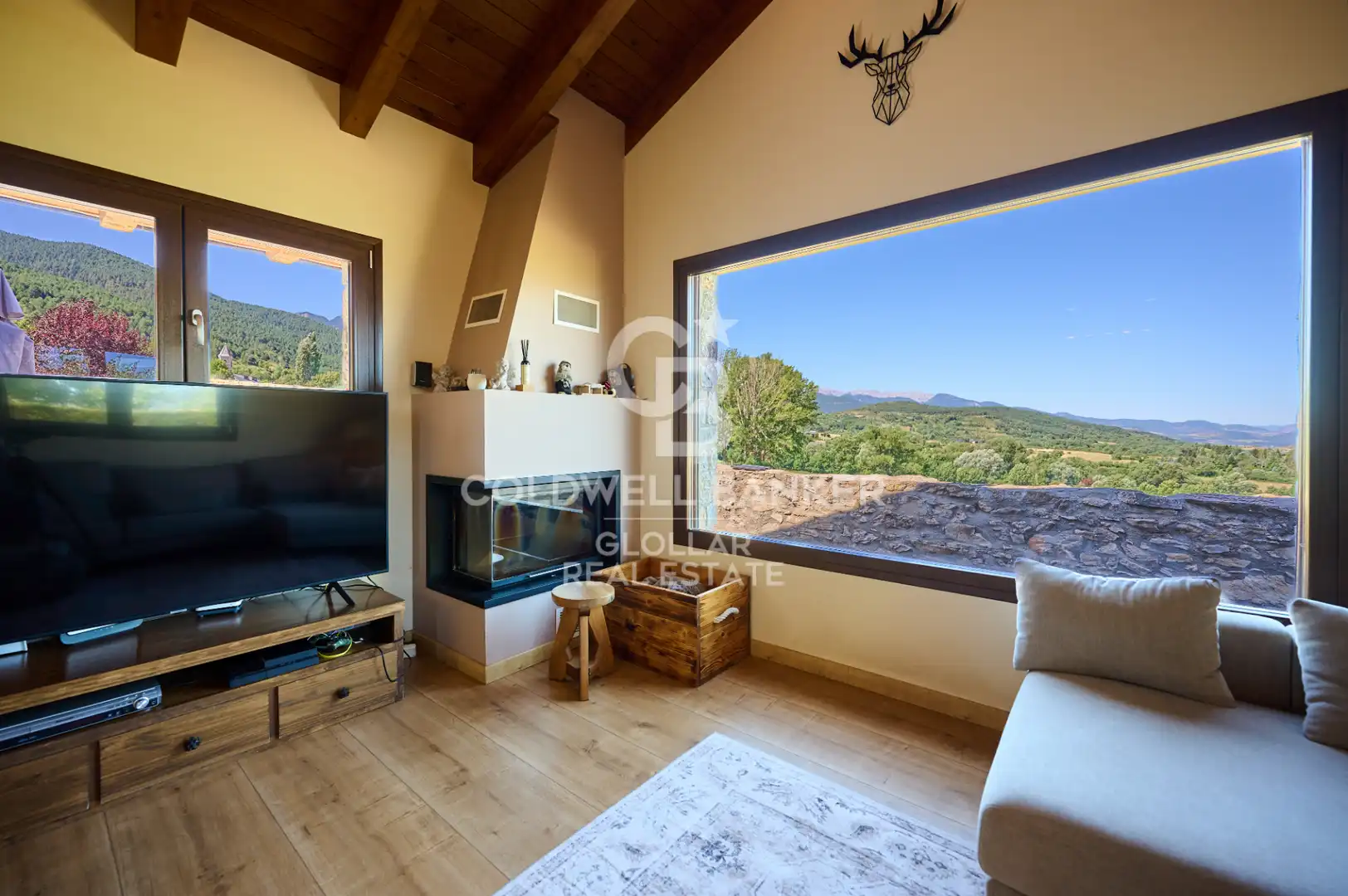 Sala d'estar de Casa o xalet en venda en Das amb Calefacció, Jardí privat i Parquet