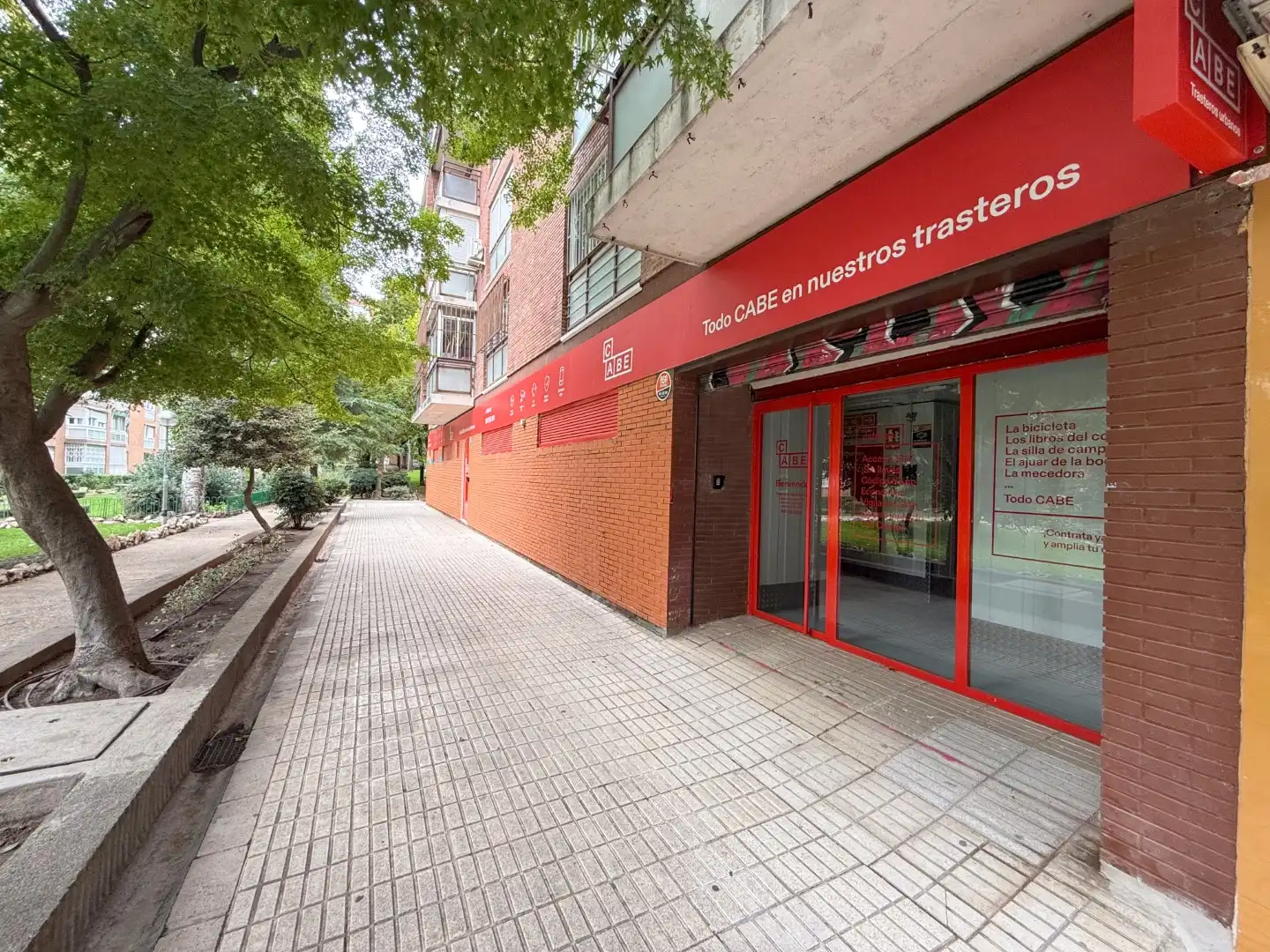 Außenansicht von Lagerraum zur Miete in Madrid mit Alarm