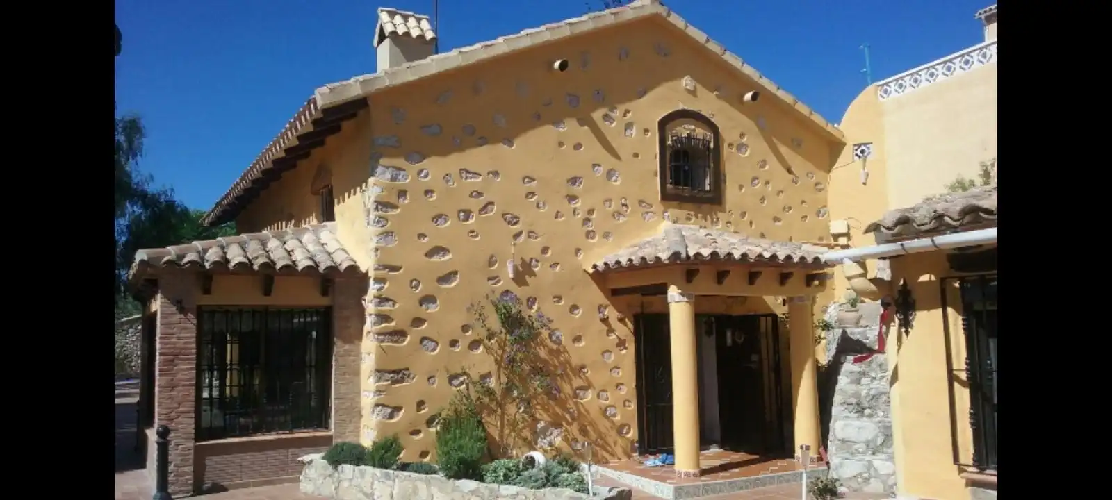 Vista exterior de Casa o xalet en venda en Tàrbena amb Aire condicionat, Jardí privat i Terrassa
