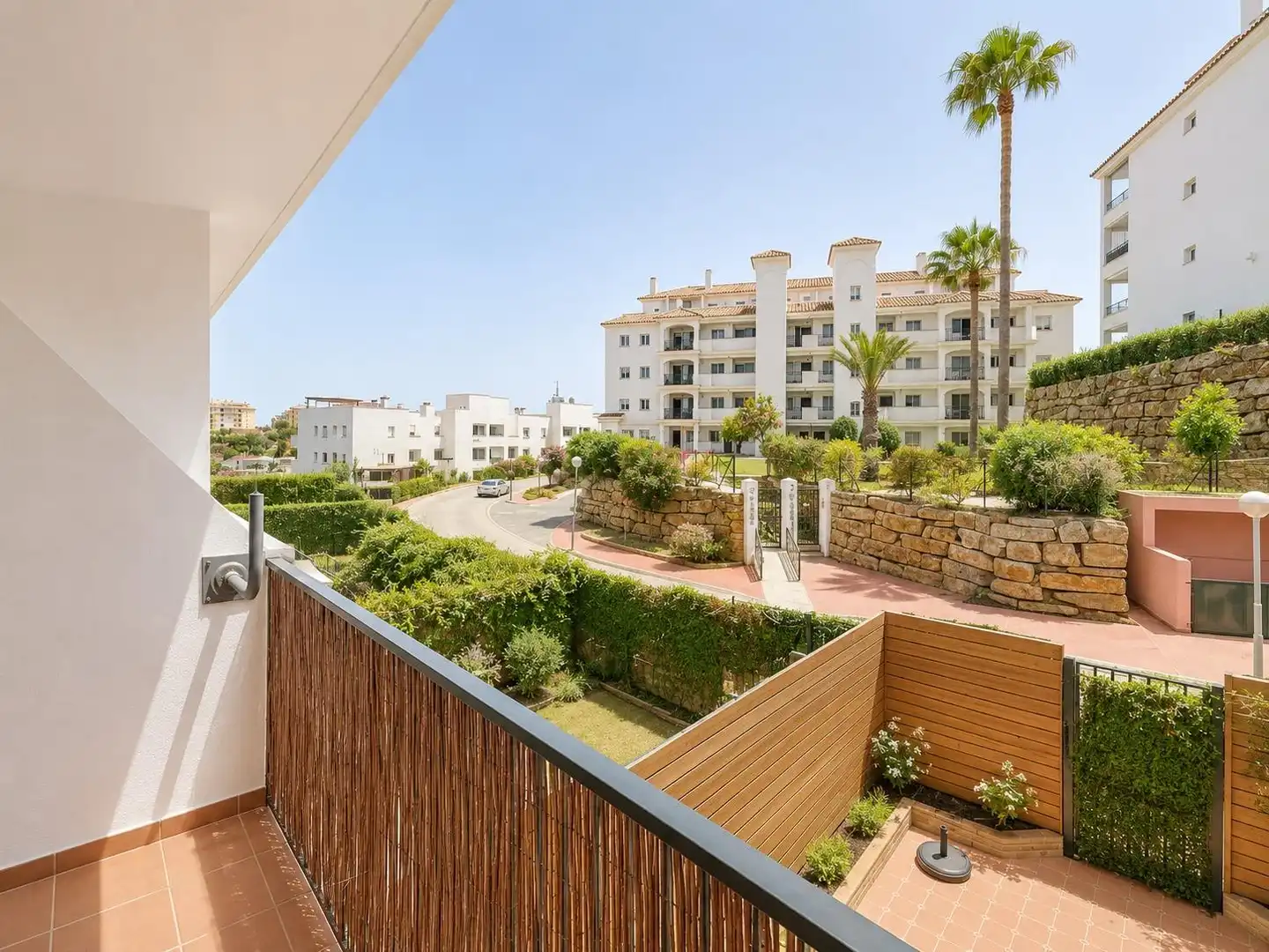 Apartamento con piscina en venta en Calle del Geranio 31, imagen 2