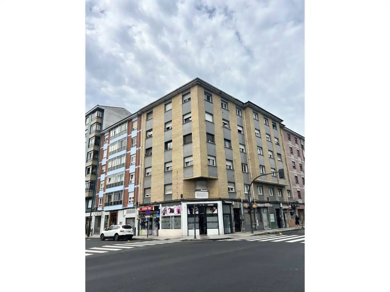 Vista exterior de Pis en venda en Oviedo  amb Calefacció i Moblat